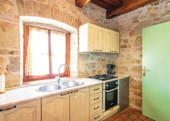 Stunning In Nyaraló Poreč