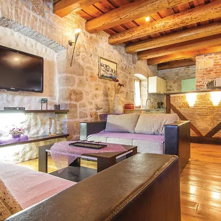 Holiday home Cozy In With Jacuzzi *