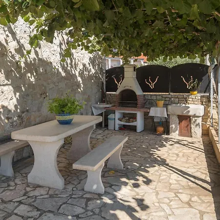 Cozy In With Jacuzzi Holiday home Porec