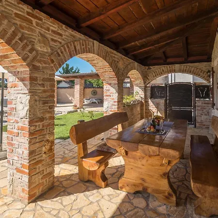 Holiday home Cozy In With Jacuzzi *